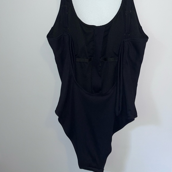 Black textured one piece swimsuit - Picture 4 of 8